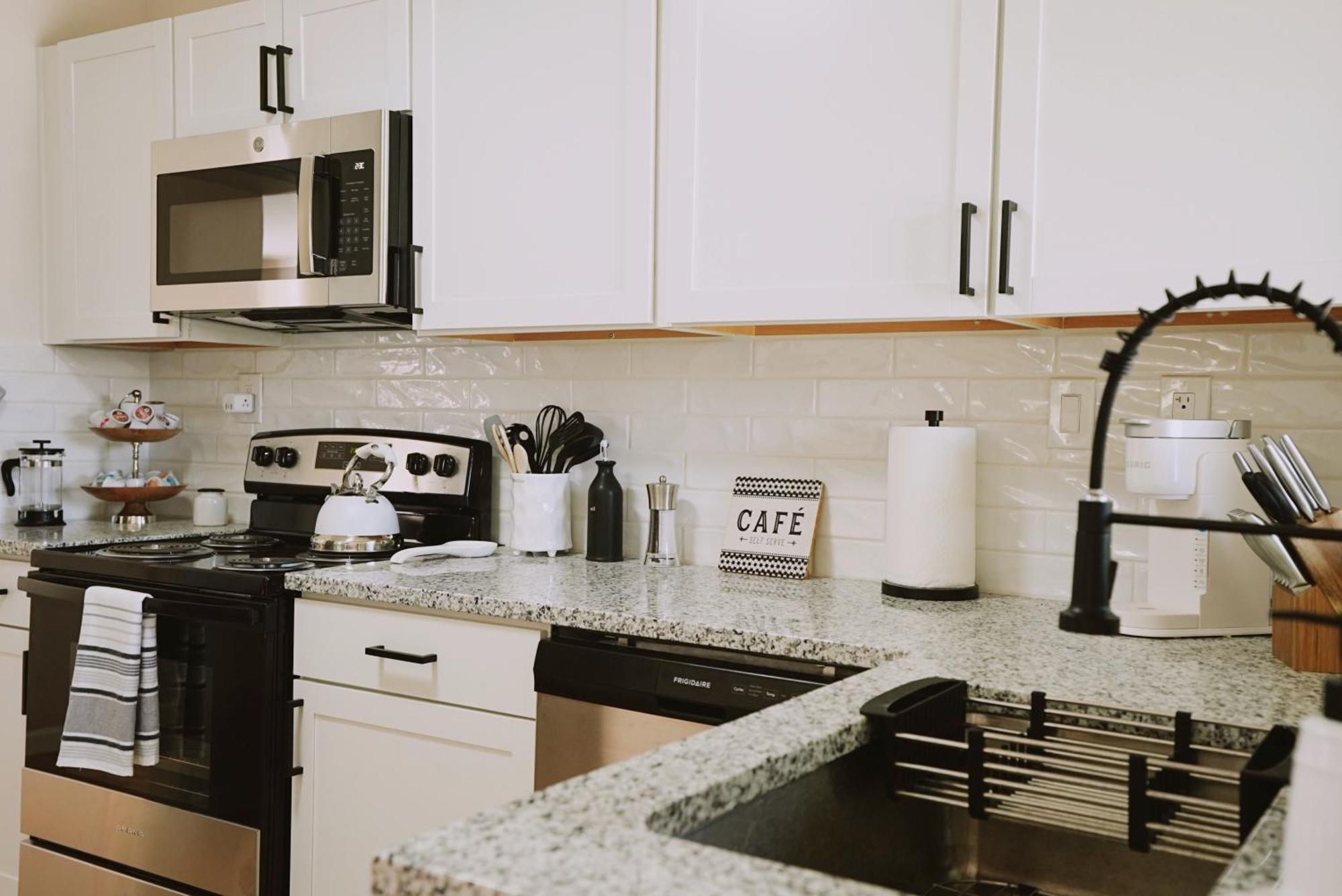Centrally Located! Remodeled! Huge Backyard! The White House แอลบูเคอร์คี ภายนอก รูปภาพ