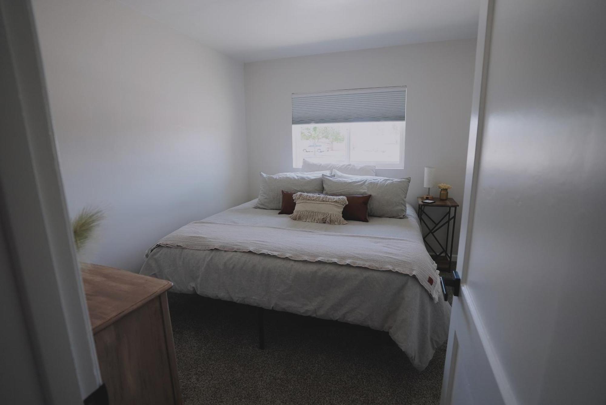 Centrally Located! Remodeled! Huge Backyard! The White House แอลบูเคอร์คี ภายนอก รูปภาพ