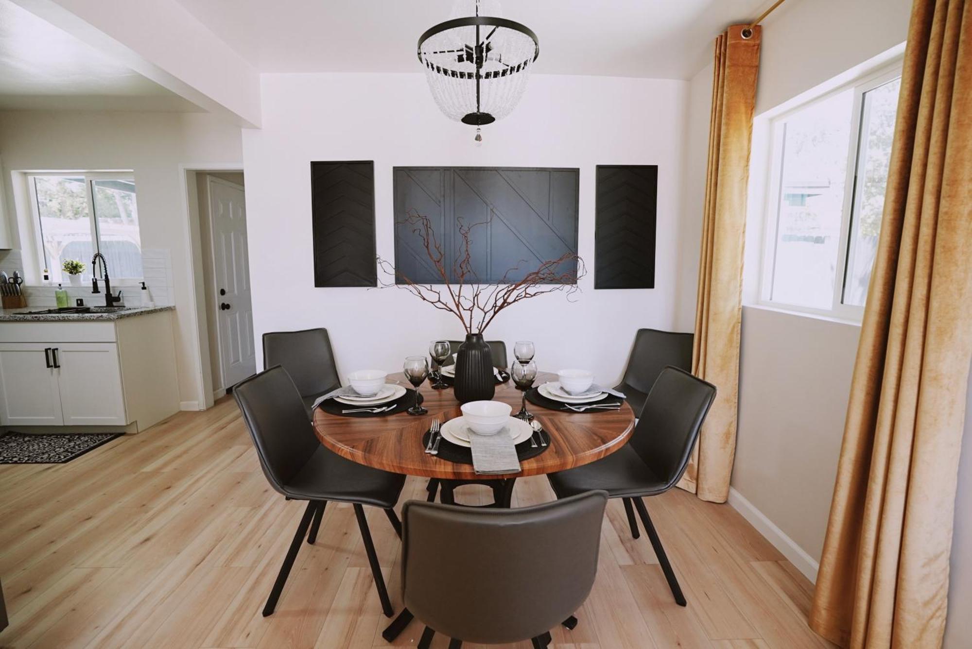 Centrally Located! Remodeled! Huge Backyard! The White House แอลบูเคอร์คี ภายนอก รูปภาพ
